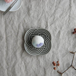 Oda Pottery: Wagashi Plate Gray (10.5 cm) - yunomi-jp.pro