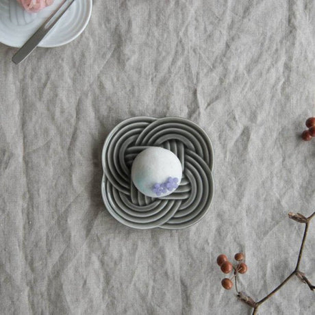 Oda Pottery: Wagashi Plate Gray (10.5 cm) - yunomi-jp.pro