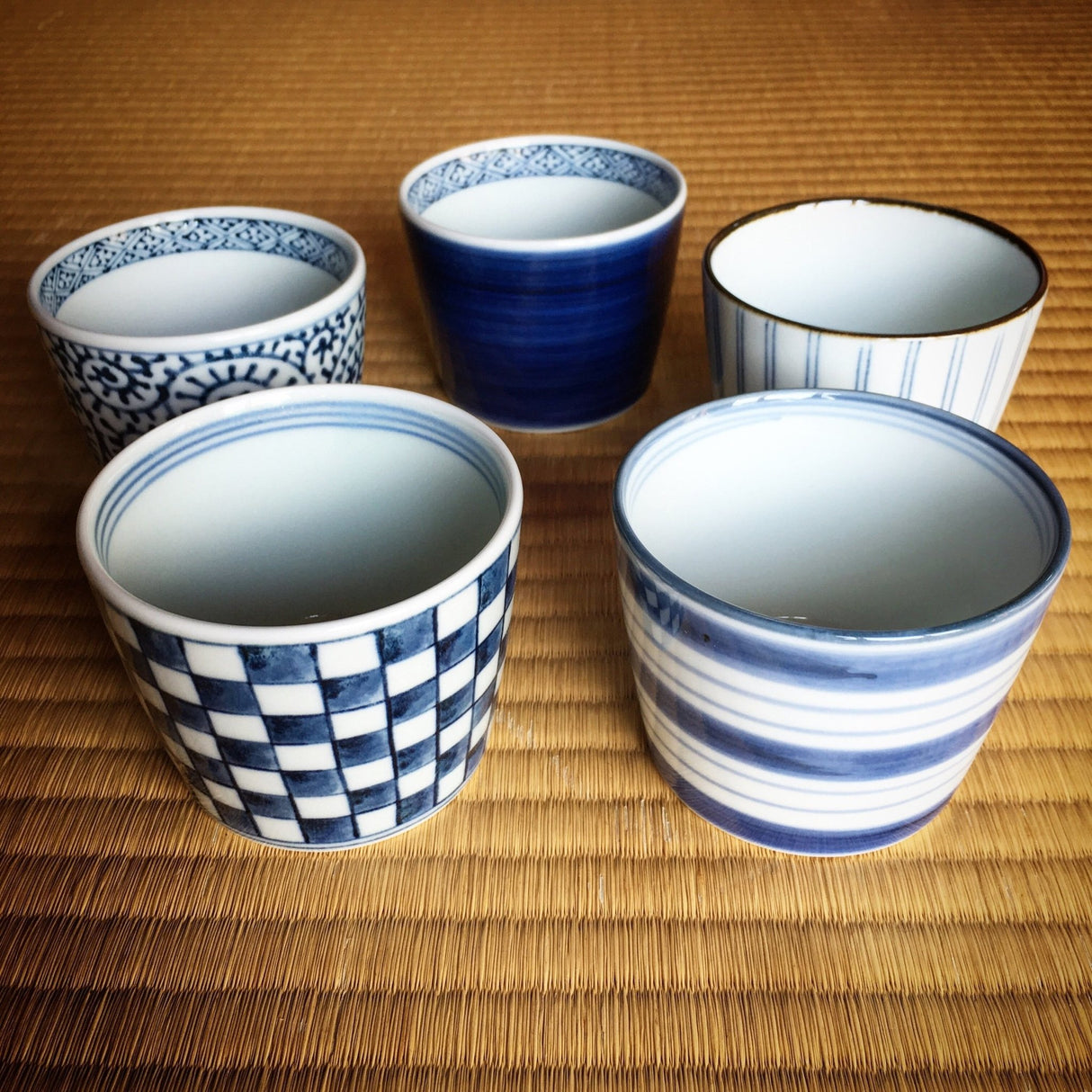 Saikai Ceramics: 5-piece Aritayaki Soba Cup Set, Indigo Design Series - yunomi-jp.pro
