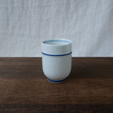Saikai Ceramics: Blue Trim, White Porcelain Yunomi Tea Cup with Blue Accents 150 ml - yunomi-jp.pro