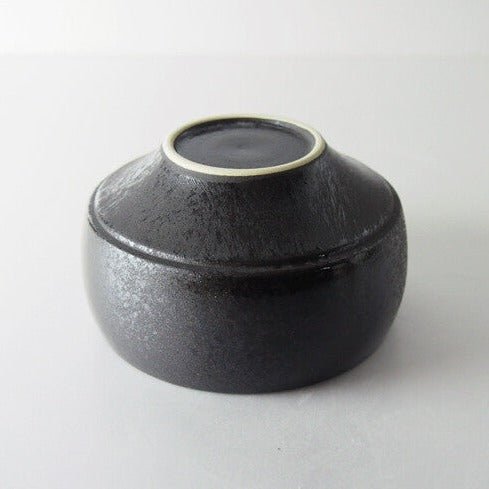 Saikai Ceramics: Hakuwan - Wabikuro, Black Porcelain Matcha Bowl with Gift Box - yunomi-jp.pro