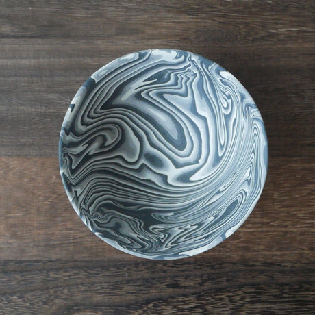 Shinro Yamamoto: Marble Porcelain Matcha Bowl 650 - yunomi-jp.pro