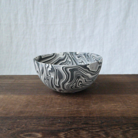 Shinro Yamamoto: Marble Porcelain Matcha Bowl 650 - yunomi-jp.pro