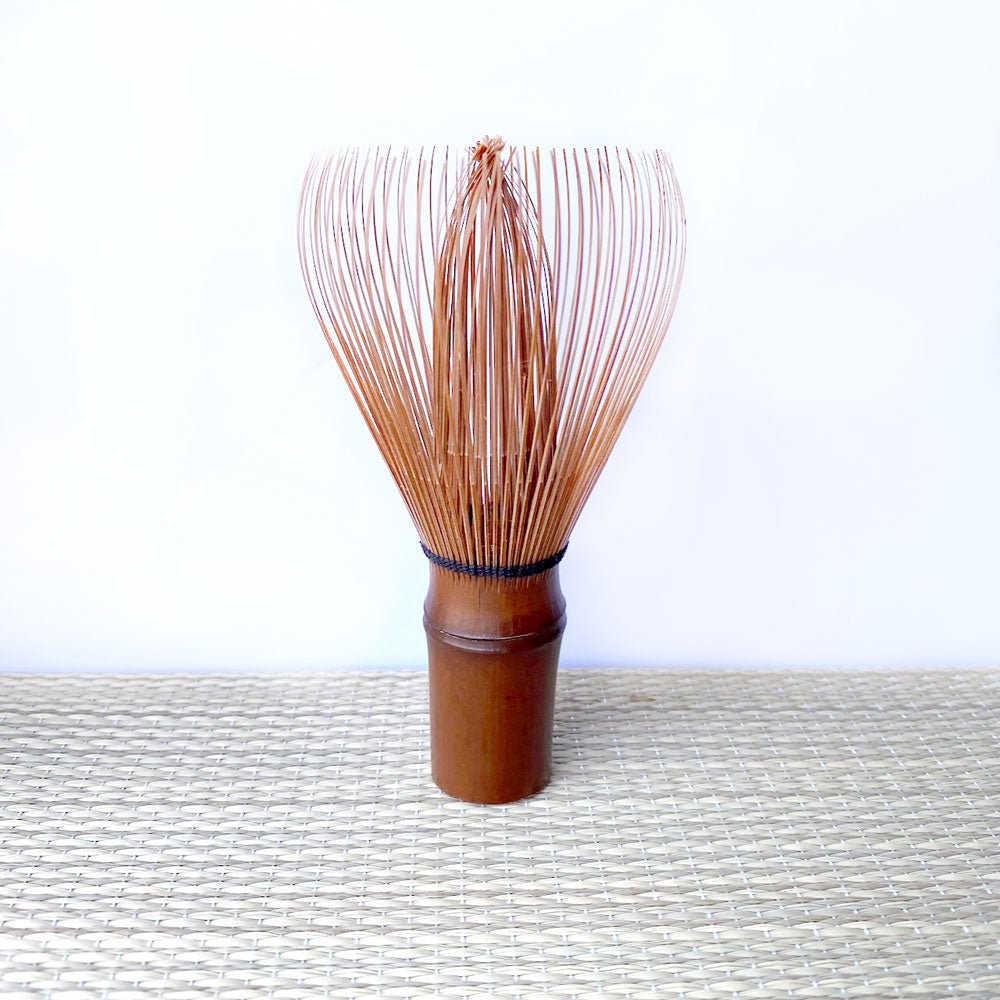 Suikaen Tanimura Yasuburo: Susudake Smoked Bamboo Shin Matcha Whisk 煤竹茶筌 真 - yunomi-jp.pro