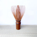 Suikaen Tanimura Yasuburo: Susudake Smoked Bamboo Shin Matcha Whisk 煤竹茶筌 真 - yunomi-jp.pro