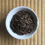 Tarui Tea Farm: Sannen Bancha, Roasted Three-Year Aged Tea Stems 三年仕込み 棒番茶 - yunomi-jp.pro