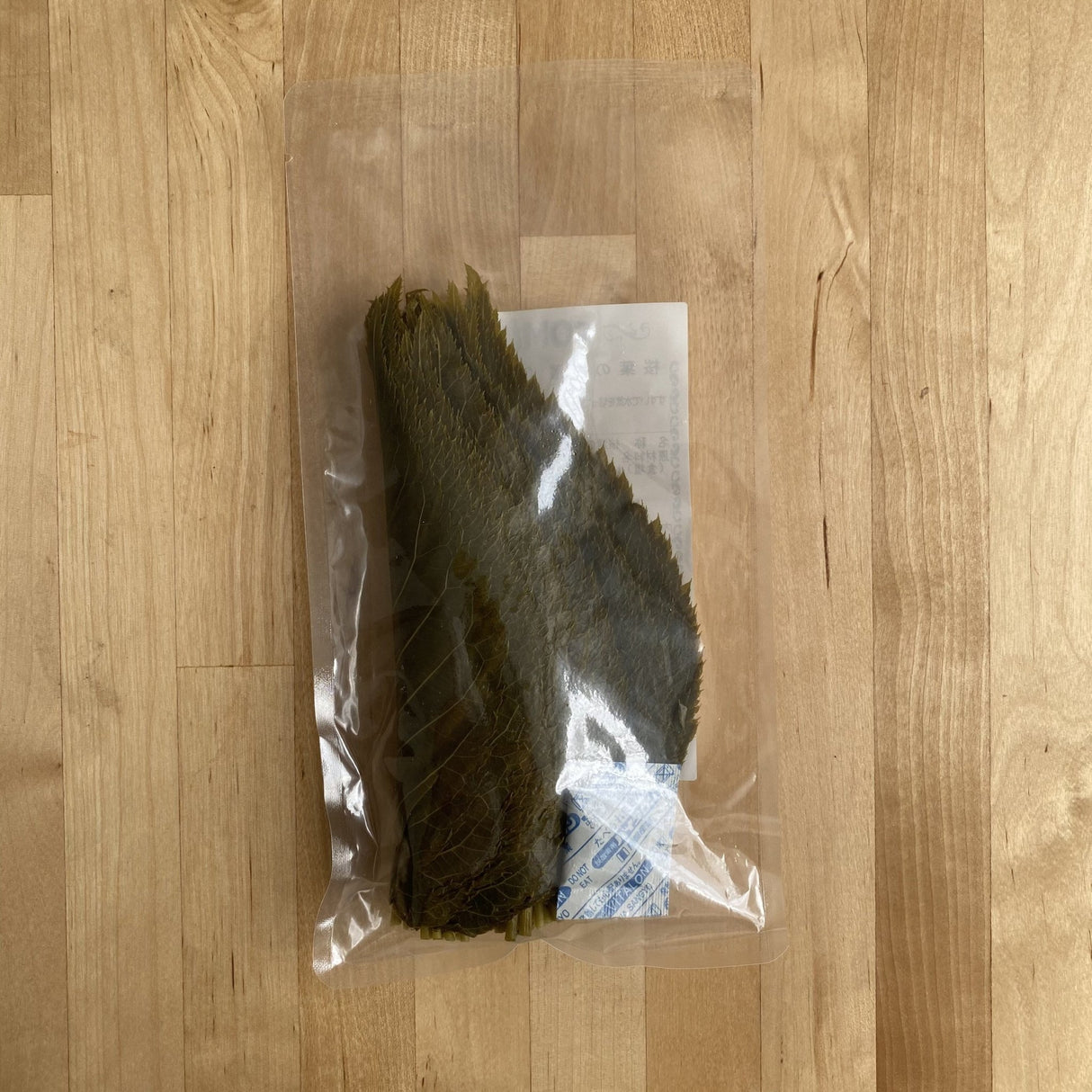 Tomiz: Pickled Sakura Leaves from Izu Peninsula, Shizuoka 桜葉の塩漬(伊豆産) - yunomi-jp.pro