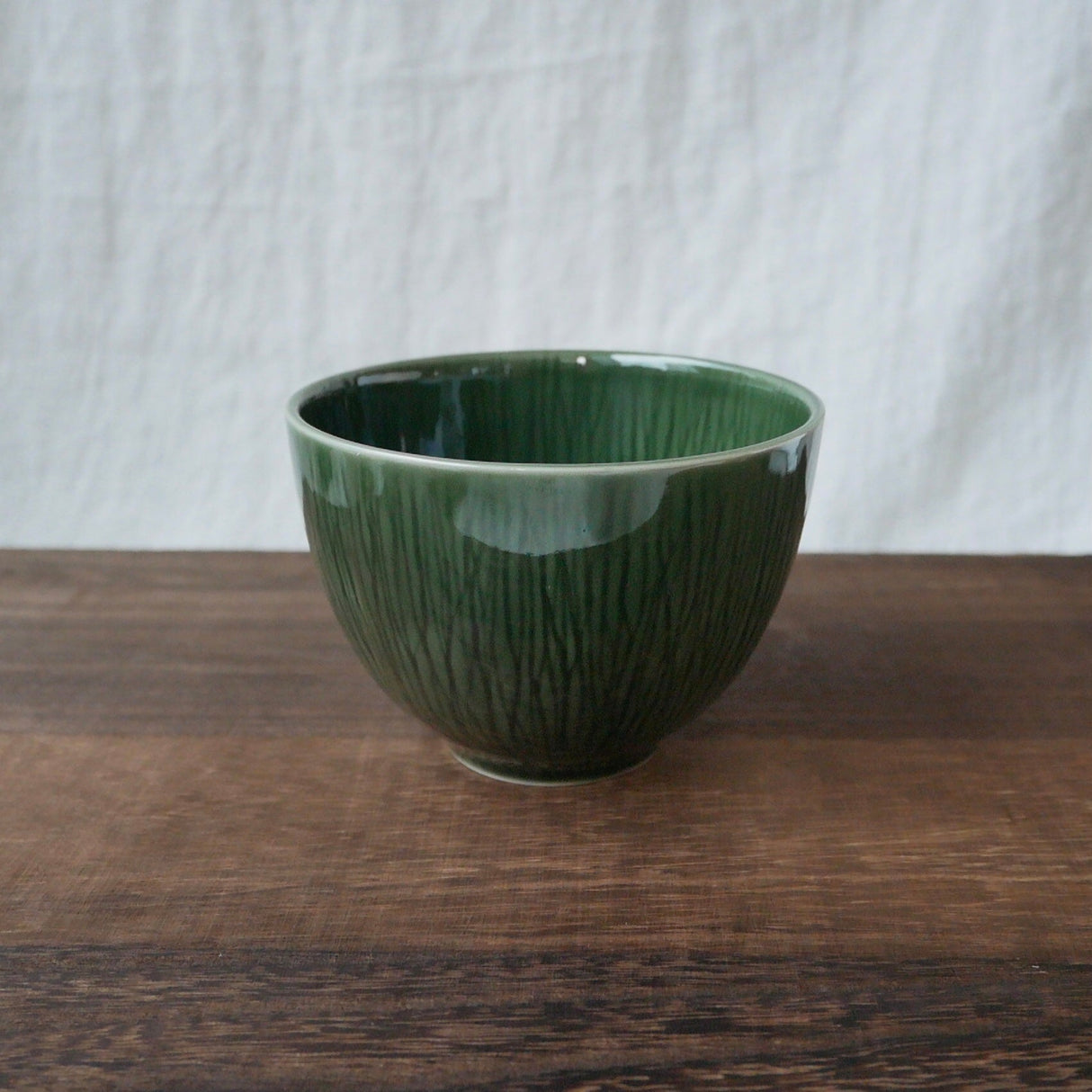 Yamani - Miyama Tableware: "Crease" Matcha Bowl Oribe Green - yunomi-jp.pro