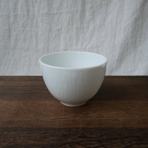 Yamani - Miyama Tableware: "Crease" Matcha Bowl Snow White - yunomi-jp.pro