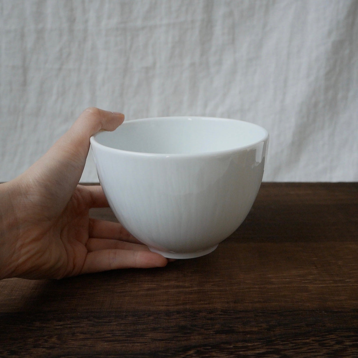 Yamani - Miyama Tableware: "Crease" Matcha Bowl Snow White - yunomi-jp.pro