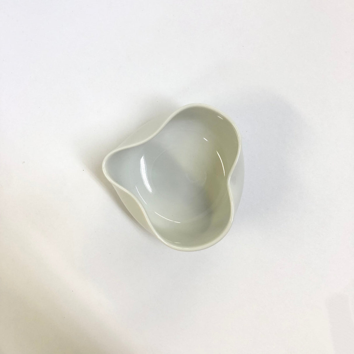 Yamatane: Tea Professional's White Porcelain Cooling Bowl, Yuzamashi - yunomi-jp.pro