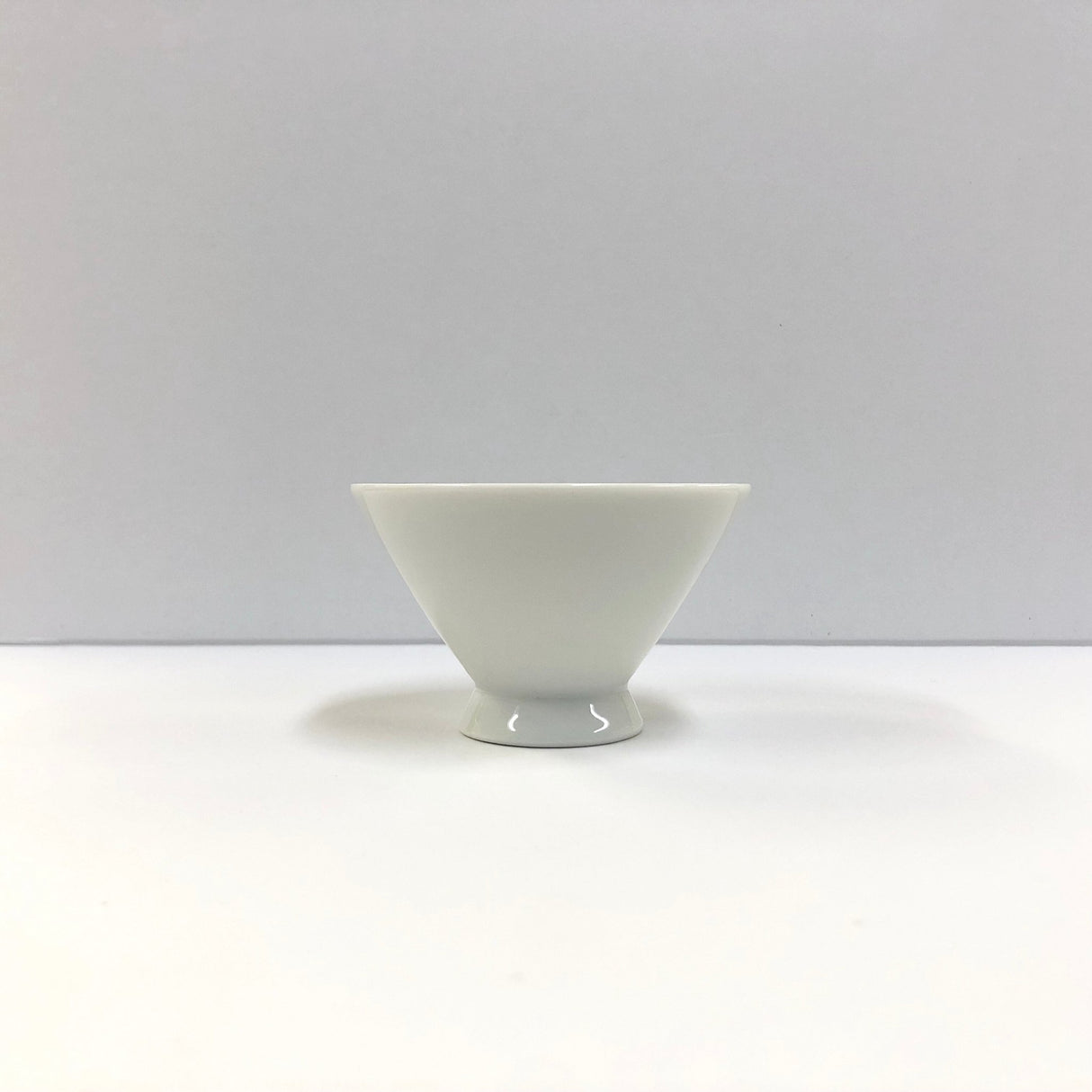Yamatane: Tea Professional's White Porcelain Tea Cup - Asagao - yunomi-jp.pro