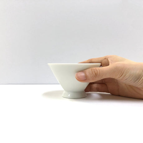 Yamatane: Tea Professional's White Porcelain Tea Cup - Asagao - yunomi-jp.pro