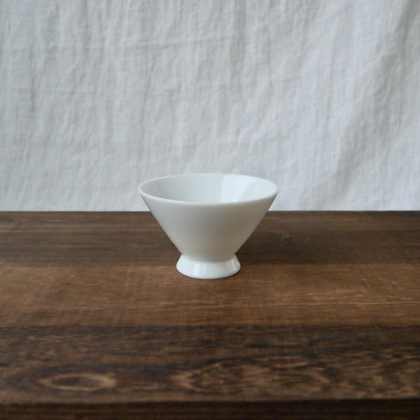 Yamatane: Tea Professional's White Porcelain Tea Cup - Asagao - yunomi-jp.pro