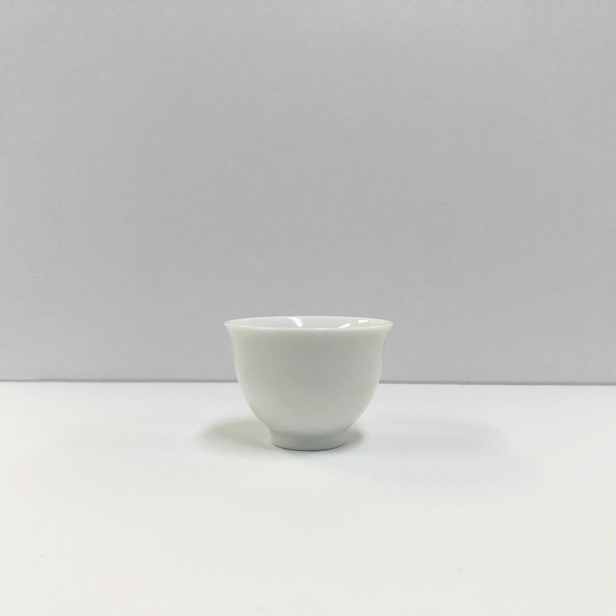 Yamatane: Tea Professional's White Porcelain Tea Cup - Small - yunomi-jp.pro