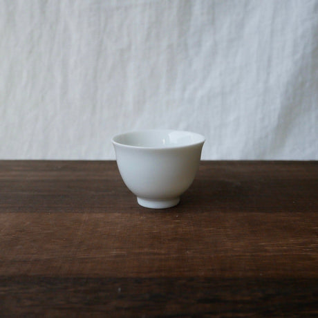 Yamatane: Tea Professional's White Porcelain Tea Cup - Small - yunomi-jp.pro